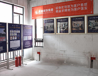 先彈線后再開槽，開槽時必須橫平豎直